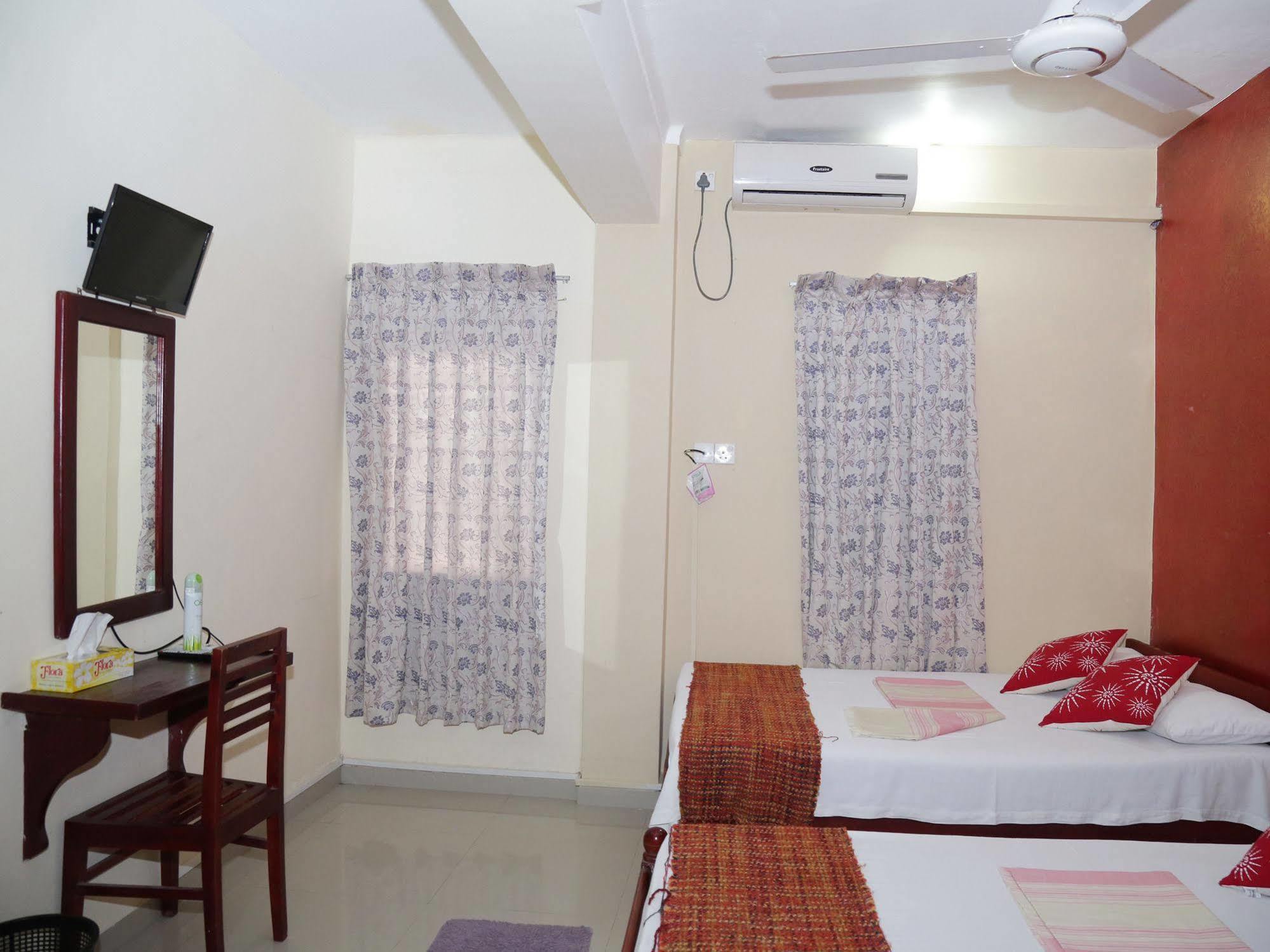 Dyke Rest Hotel ตรินโคมาลี ภายนอก รูปภาพ
